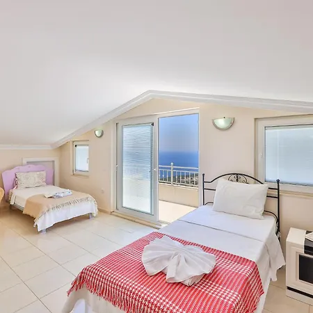 Buse Kalkan * Каш